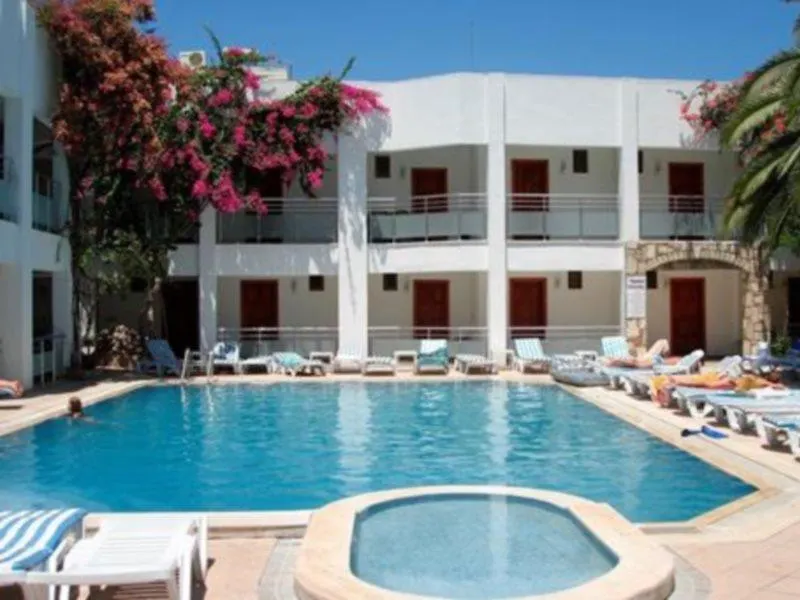 Parilti Hotel Ortakent 2*,